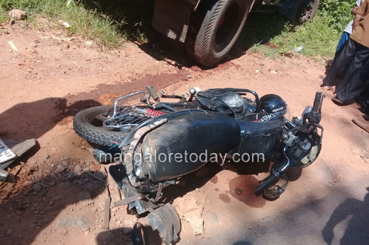 An ex-serviceman who was riding a bike lost his life when his two-wheeler was hit by a lorry from the rear at Kashimutta on the outskirts of the town on November 29, 